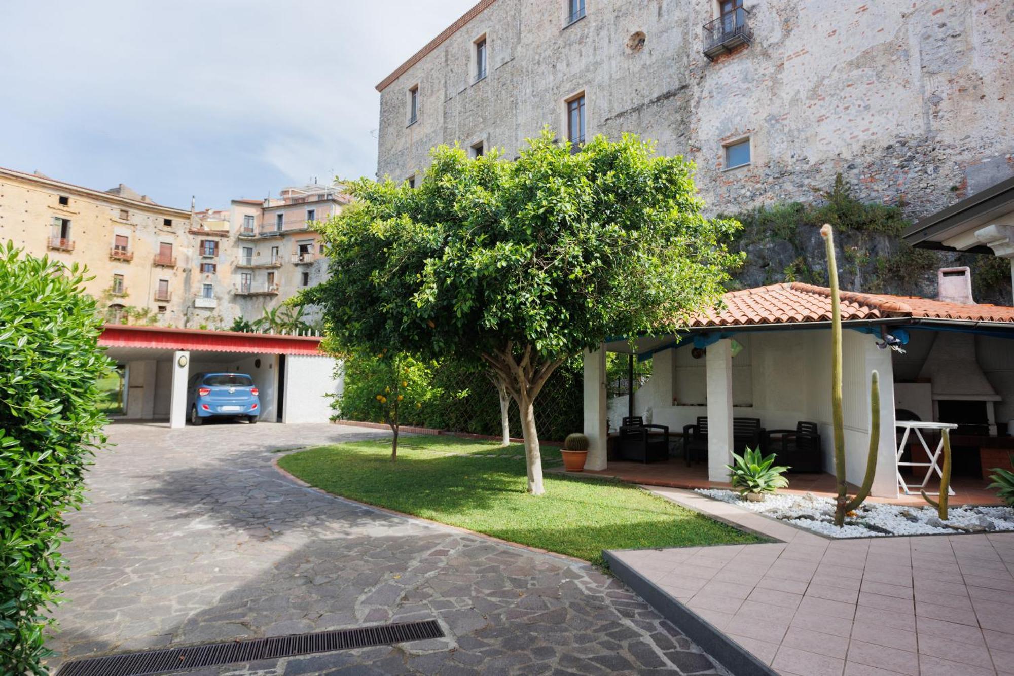 Apartamento The Lemon Tree House Scalea Exterior foto